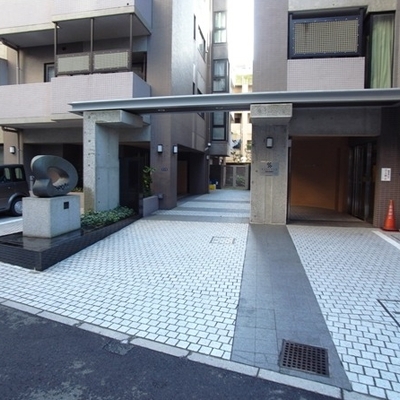 
						エントランス