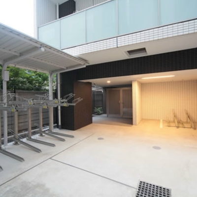 
						駐輪場