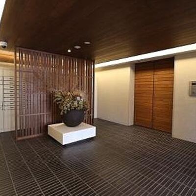 
						エントランス