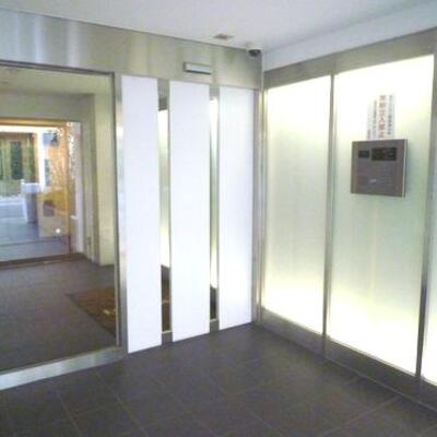 
						エントランス