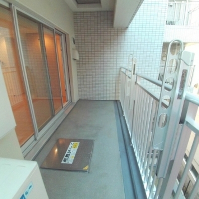 
						バルコニー