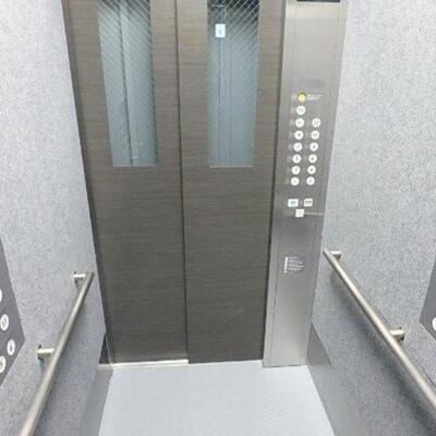 
						エレベーター