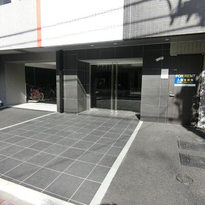 
						エントランス
