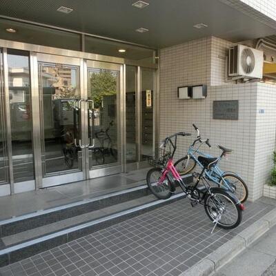 
						エントランス