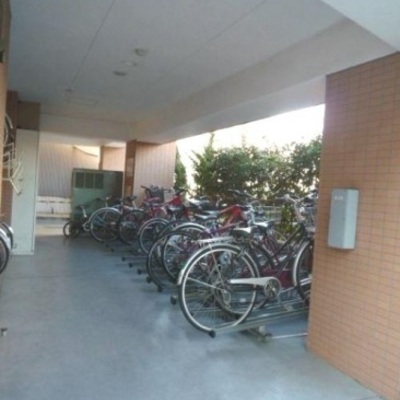 
						駐輪場