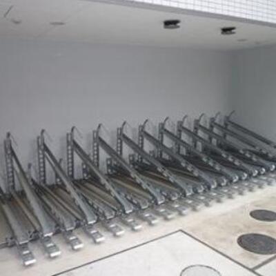 
						駐輪場