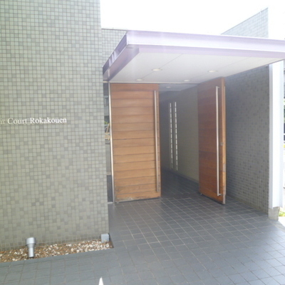 
						エントランス