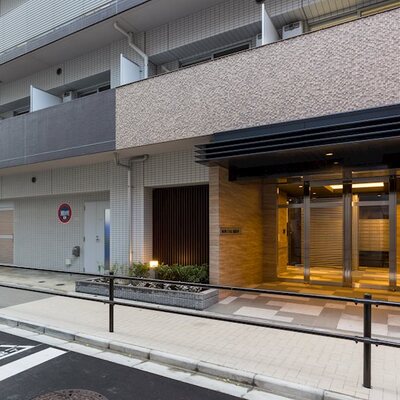 
						エントランス