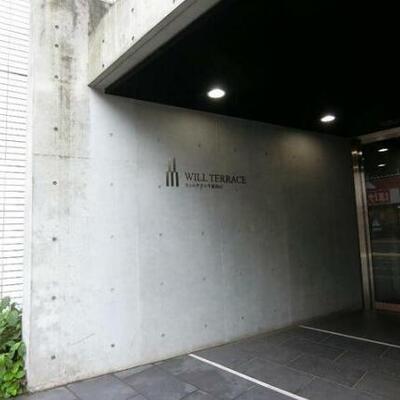 
						エントランス