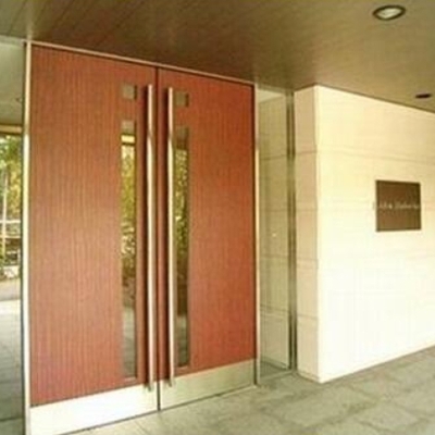 
						エントランス