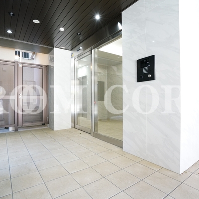 
						エントランス