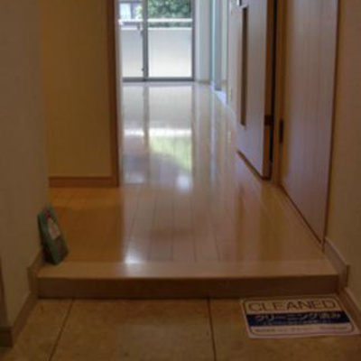 
						玄関