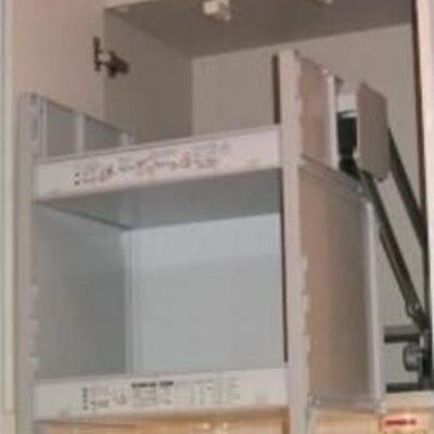 
						収納