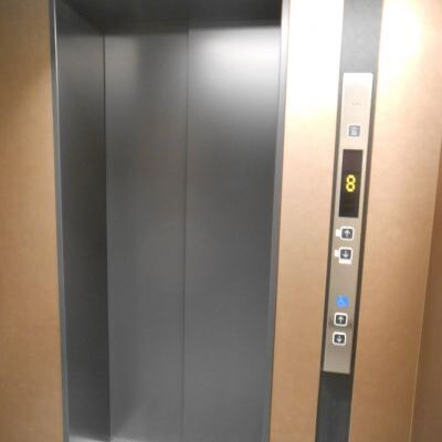 
						エレベーター