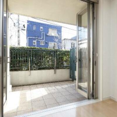 
						バルコニー