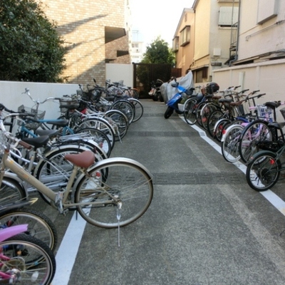 
						駐輪場