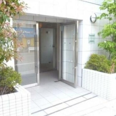 
						エントランス