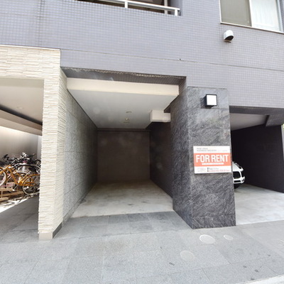 
						エントランス