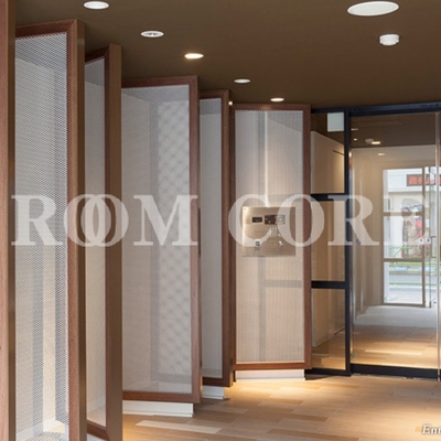 
						エントランス
