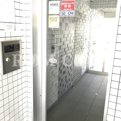 
						エントランス