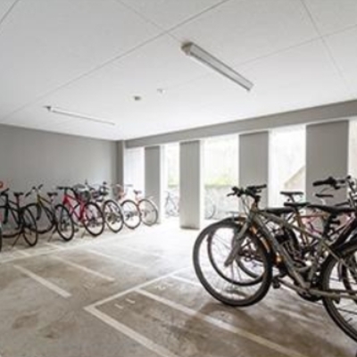 
						駐輪場