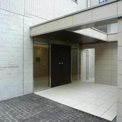 
						エントランス