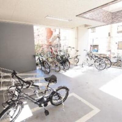 
						駐輪場