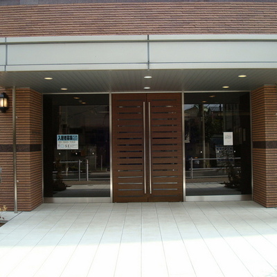 
						エントランス