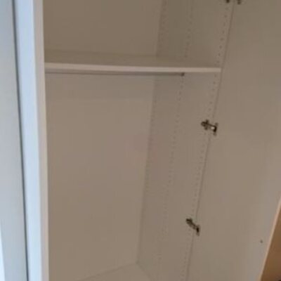 
						収納