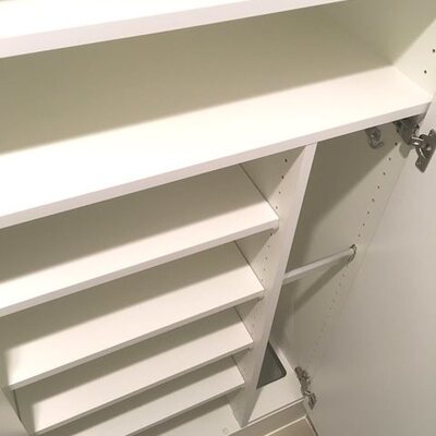 
						収納