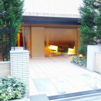 
						エントランス