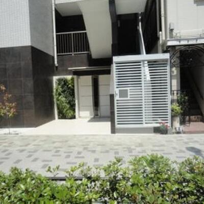 
						エントランス