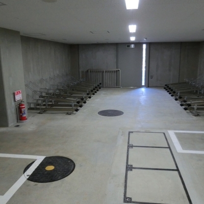 
						駐輪場