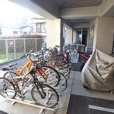 
						駐輪場
