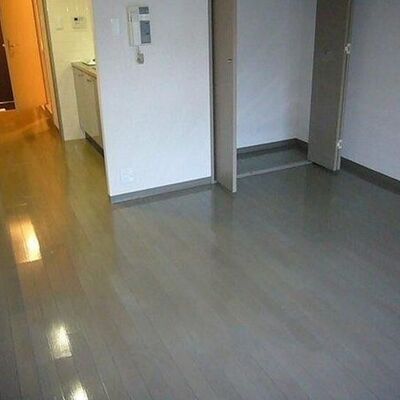 
						室内3