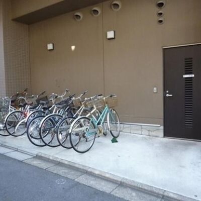 
						駐輪場