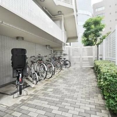 
						駐輪場