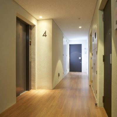 
						ホール