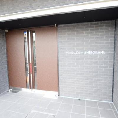 
						エントランス