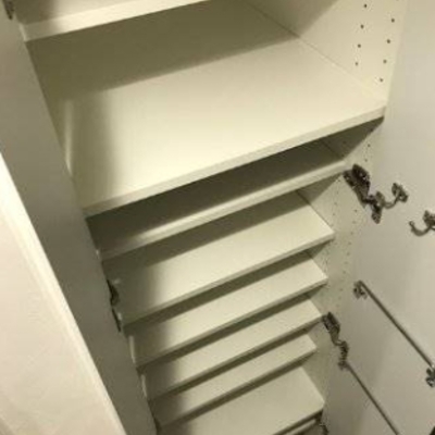 
						収納