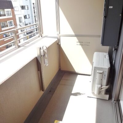 
						バルコニー