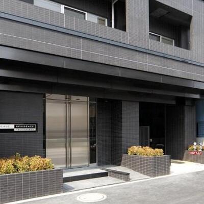 
						エントランス
