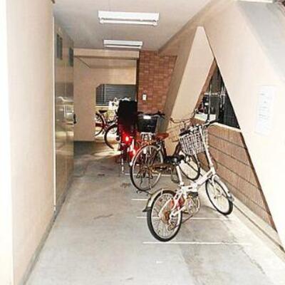
						共用施設