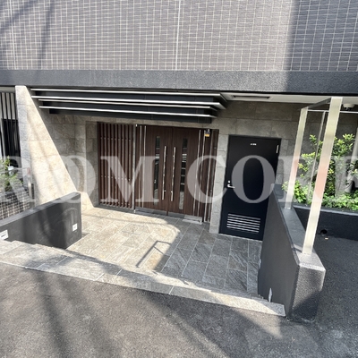 
						エントランス