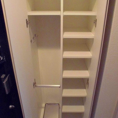 
						下足入れ