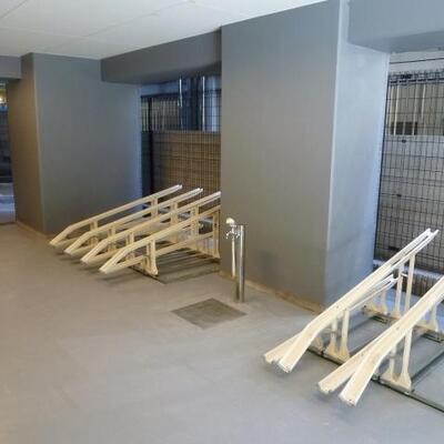 
						駐輪場
