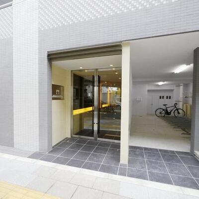 
						エントランス