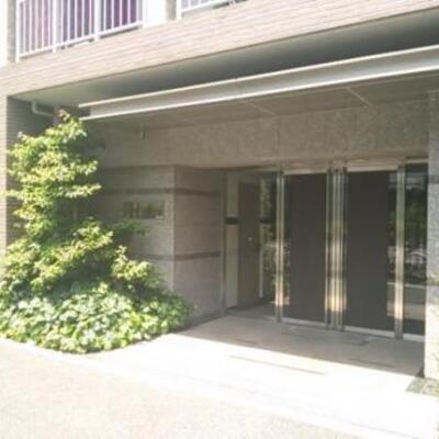 
						エントランス