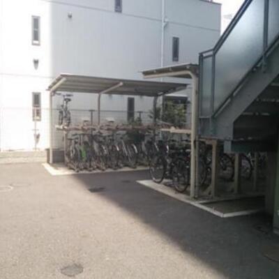 
						駐輪場