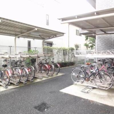 
						駐輪場